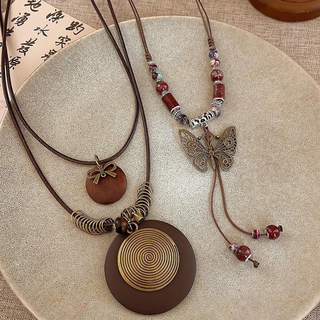 2025 Bohemian Ethnic Choker: Light Luxury Clavicle Necklace for Women