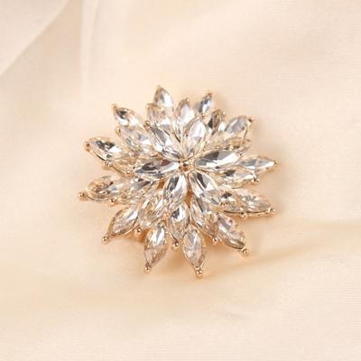Broche flocon de neige en cristal de luxe, accessoire vestimentaire, broche fleur polyvalente anti-lumière