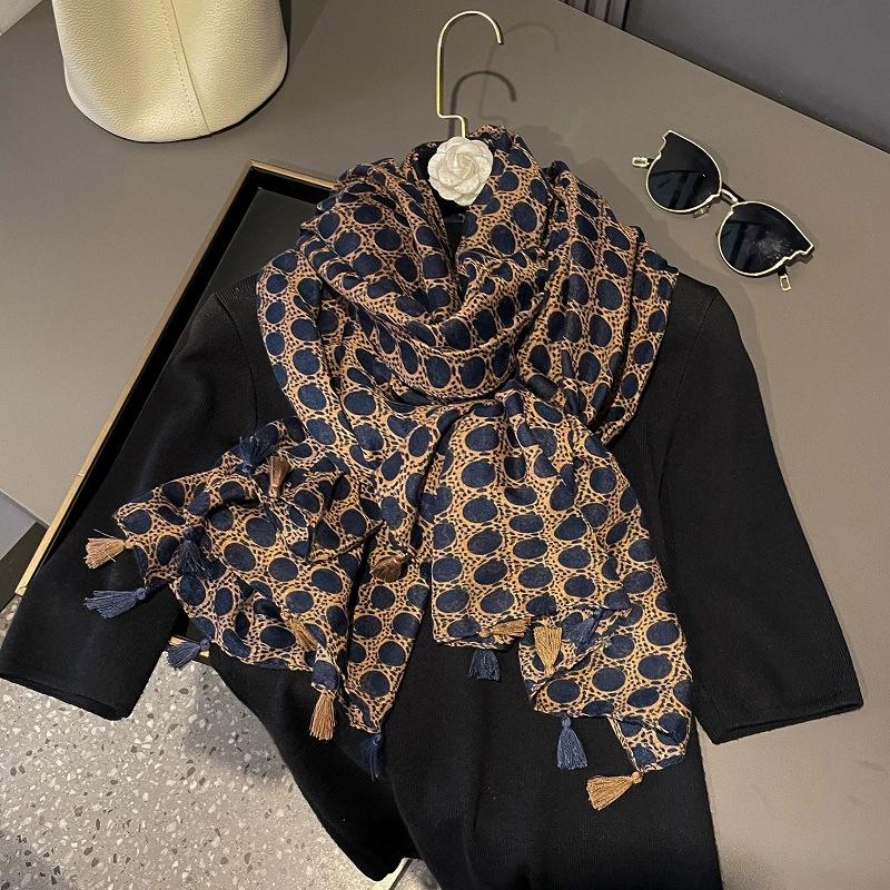 31 Designs Autumn Vintage Floral Tassel Viscose Shawl Scarf Lady High Quality Wrap Pashmina Stole Bufandas Muslim Hijab 180*90Cm