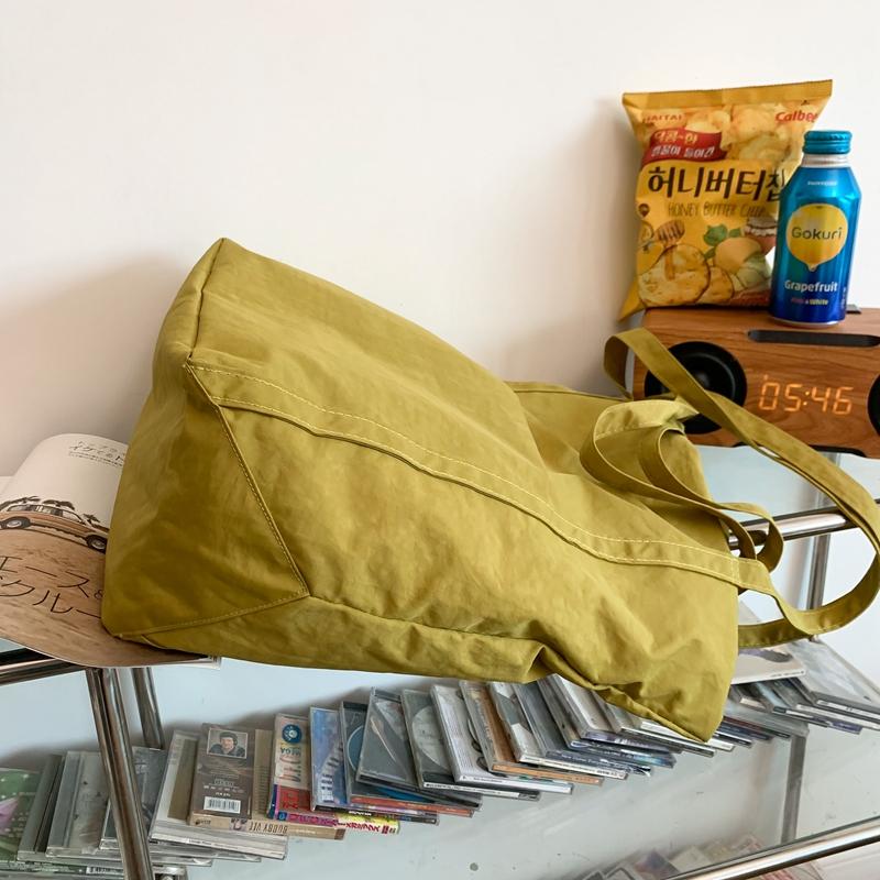 Нейлоновая сумка через плечо — фото 12