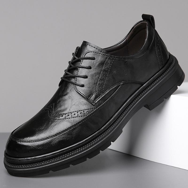 Fashion Men Brogue Leather Casual Shoes Luxury Brand Soft Mens Sneakers Breathable Moccasins Mens Walking Wedding Shoes Zapatos Hombre