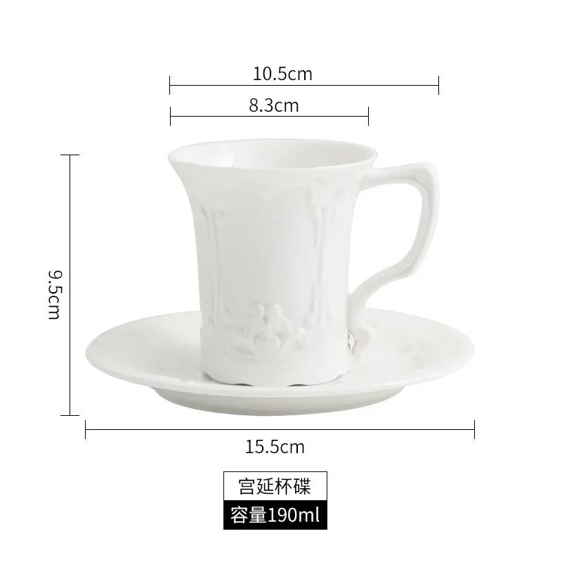 Lehký luxusní šálek na kávu Čistě bílý a elegantní podšálek na šálek kávy Vysoce hodnotný šálek na červený čaj pro domácnost Keramické šálky na vodu Suvenýr