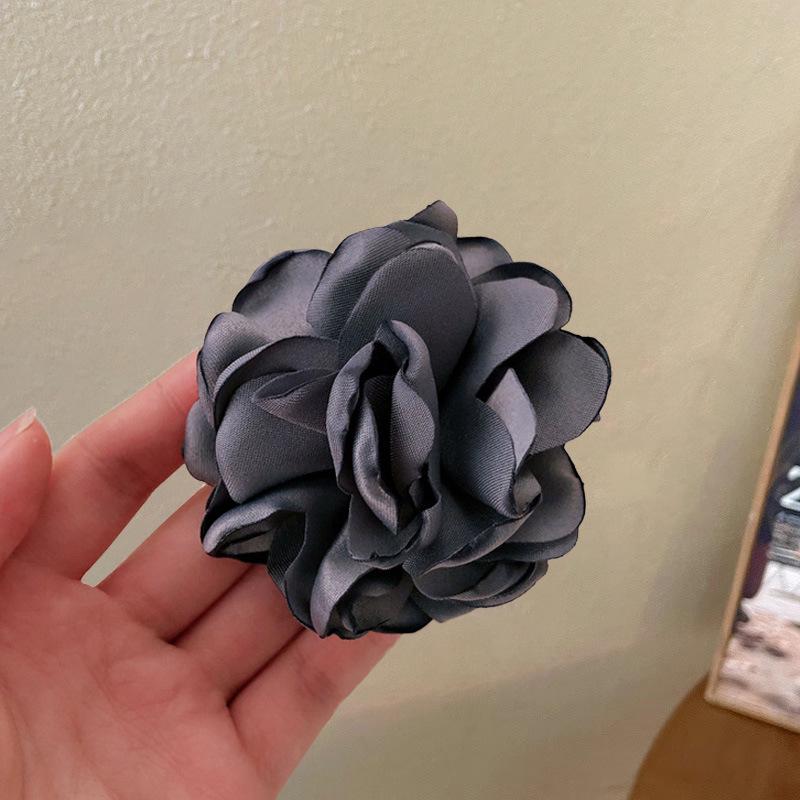 Große Farbverlauf Seidenrose Haarspange - 3D Blumendesign für Frauen, Perfekt für Fotos am Meer