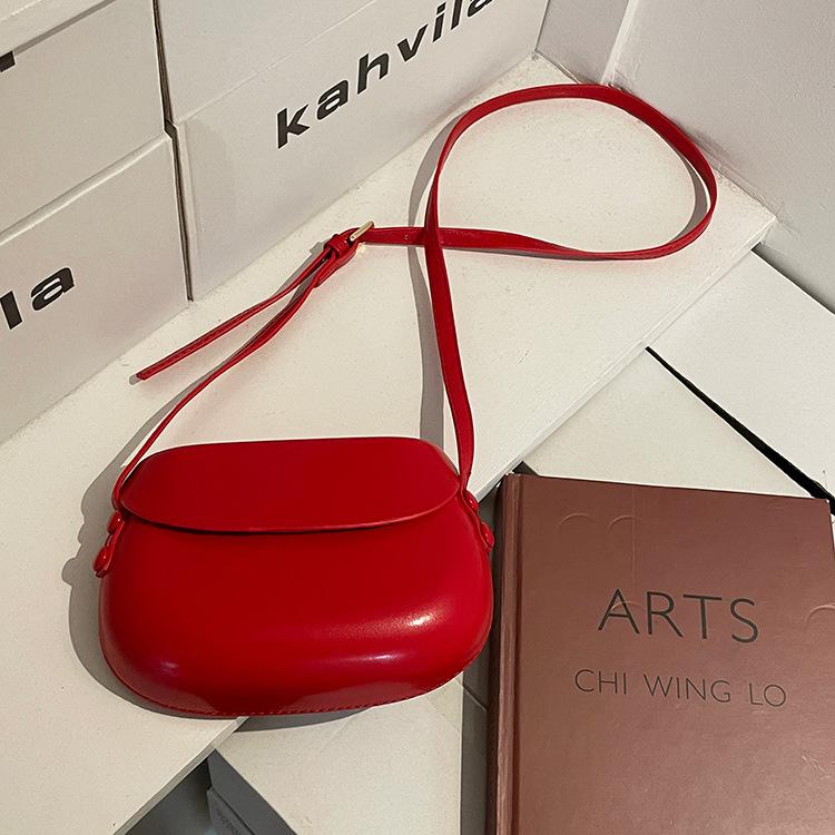 

2024 сезон новый ретро ins красная сумка-седло через плечо маленькая женская универсальная простая сумка для мобильного телефона красный