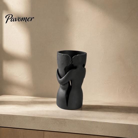 Modern Living Room Table Centerpiece Couple Embracing Abstract Vase, Matte Black Decorative Sculpture, Style Romantic Home Atmosphere Ornament