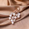 2022 New Creative Luxury Pearl Brooches Pins For Women Elegant Rhinestone Snowflakes Flower Accessories Lady Wedding Party Gift