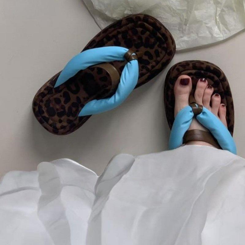 Sponge Cake Thick Bottom Wedge Slippers Women's Summer Wear 2025 New Small Retro Leopard Print Transparent High Heel One-word Drag