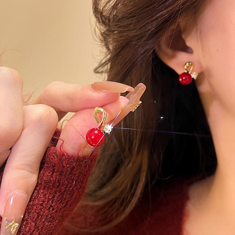 Red Bean Acacia Rhinestone Earrings: Women's Autumn/Winter Elegance, Light Luxury, Retro Design, Exquisite High-End Feel.