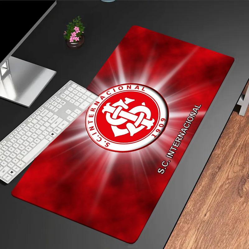 Sc Internacional Crest mouse pad, rubber base, esports desk mat, mouse pad for gamers and office use, gaming desk , easy to clean mat