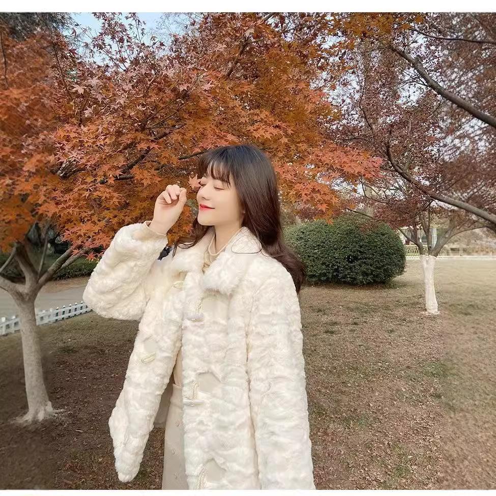 Plush horn buckle imitation fur coat women's autumn and winter new gentle wind thickened thin top light