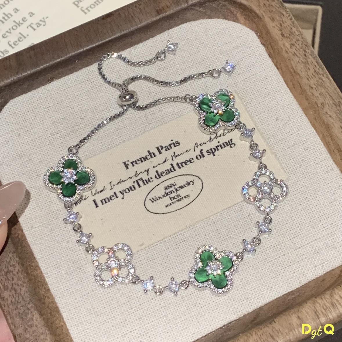 

A pink cherry blossom mother-of-pearl four-leaf clover bracelet, inlaid with micro zircon, colorful hollow design lucky bracelet Green