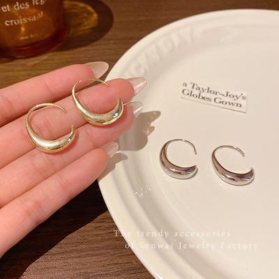 Retro Hong Kong Style Golden Water Drop C-shaped Earrings Women's Simple Cold Wind Stud Earrings Ears