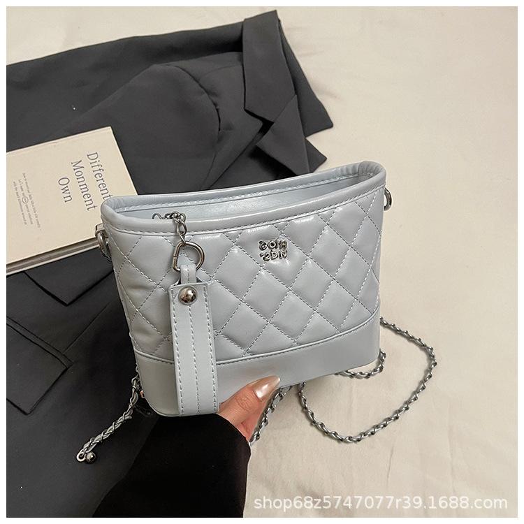 2025 new small fragrance style one-shoulder cross-body bag fashion diamond check chain bucket bag women's trendy commuting high-end sense women's bag