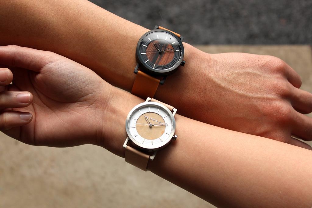 WATCH 2200: A watch with a machined stainless steel case and precious wood accents (Maple)