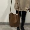 Old large-capacity retro bucket bag female student 2025 new Korean version of fashion trend versatile shoulder messenger bag
