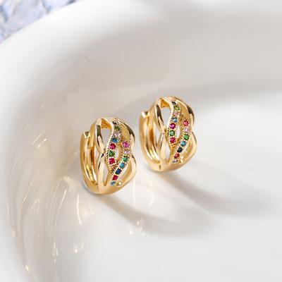 Niedliche Damen Bunte Helix Zirkon Stein Creolen Elegante Goldfarbe Hochzeitsschmuck Für Frauen