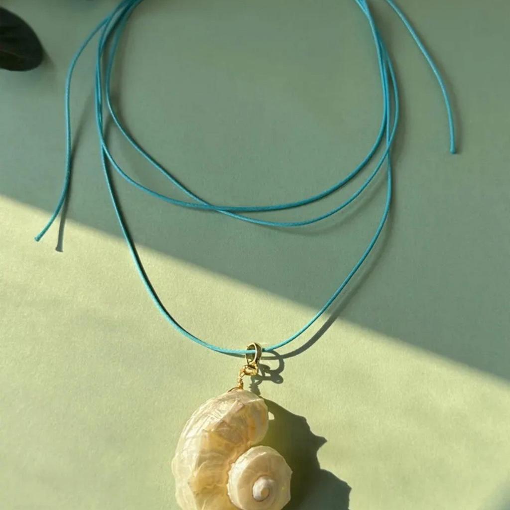 Conch Pendant Collarbone Necklace Crafted Of Shell and Cord Portable Jewelry for Women Beach Styles Accessory