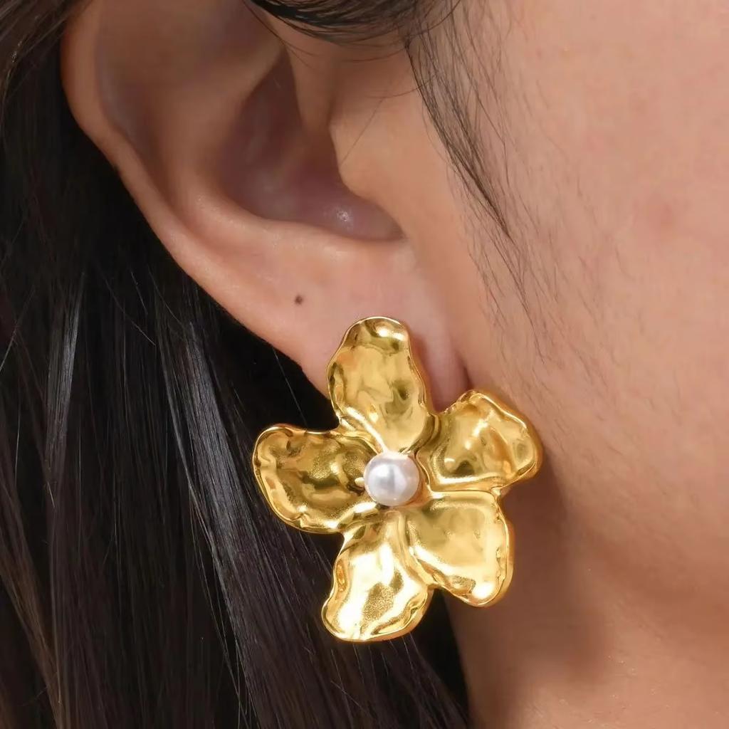 Flower Stud Earrings for Women Girls Imitation Pearl Stainless Steel Earrings Vintage Luxury Floral Piercing Ear Jewelry Aretes