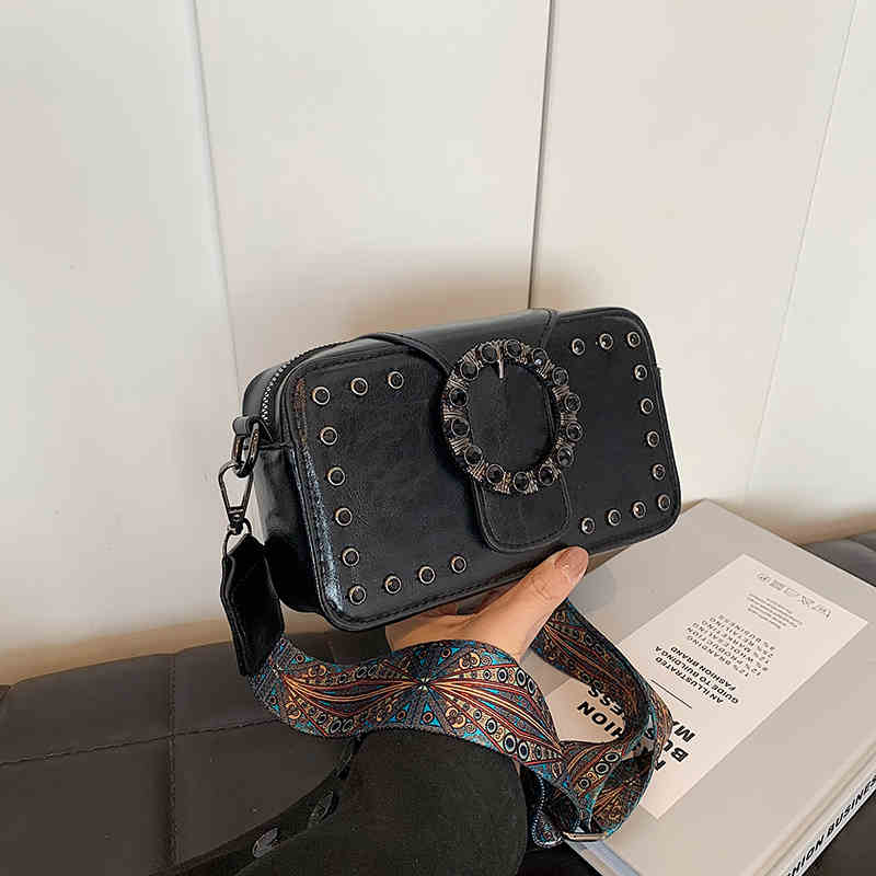 

Сумка через плечо в стиле ретро премиум-класса с заклепками для женщин, новая модная маленькая квадратная сумка, повседневная универсальная однотонная сумка через плечо