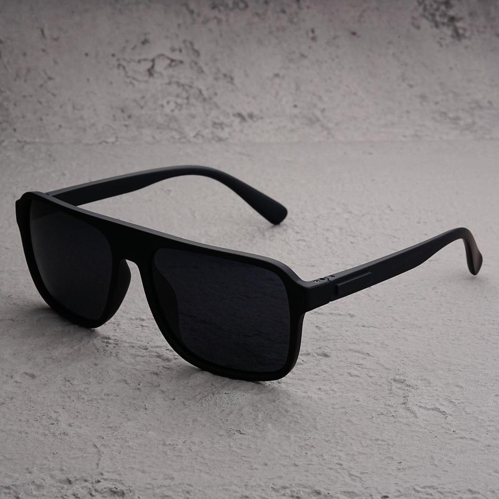 Pilot Men's Polarized Punk Style Sunglasses - Lightweight Sports Driving with Spring Hinges and Sun Protection.