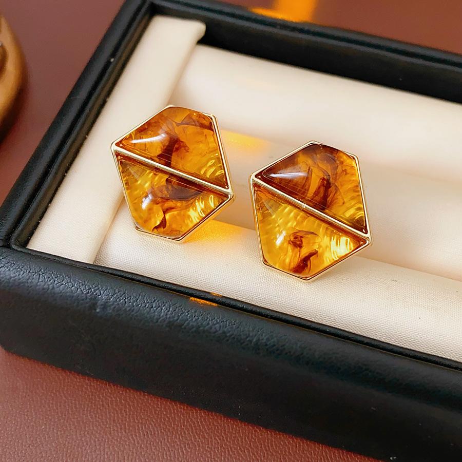 Vintage Amber Resin Geometric Stud Earrings for Women Gold Plated Simple Round Hexagonal Earrings Statement Party Ear Jewelry K