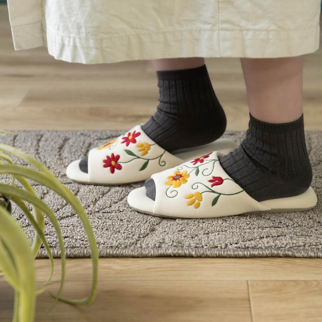 Sybilla Senko Flower Garden 2 Size M 47123 Slippers, (approx. 22-24cm), Beige,