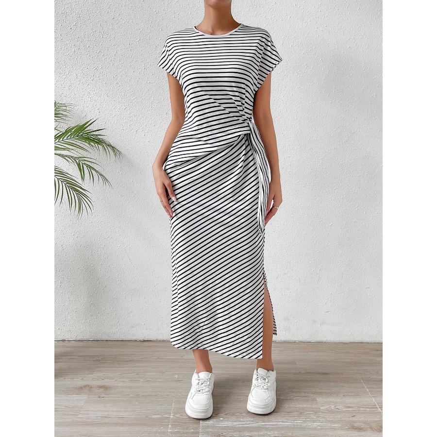 Gestreifte, figurbetonte Kleider mit taillierter Taille, schlankmachendem Schlitz und Rundhalsausschnitt für Damen