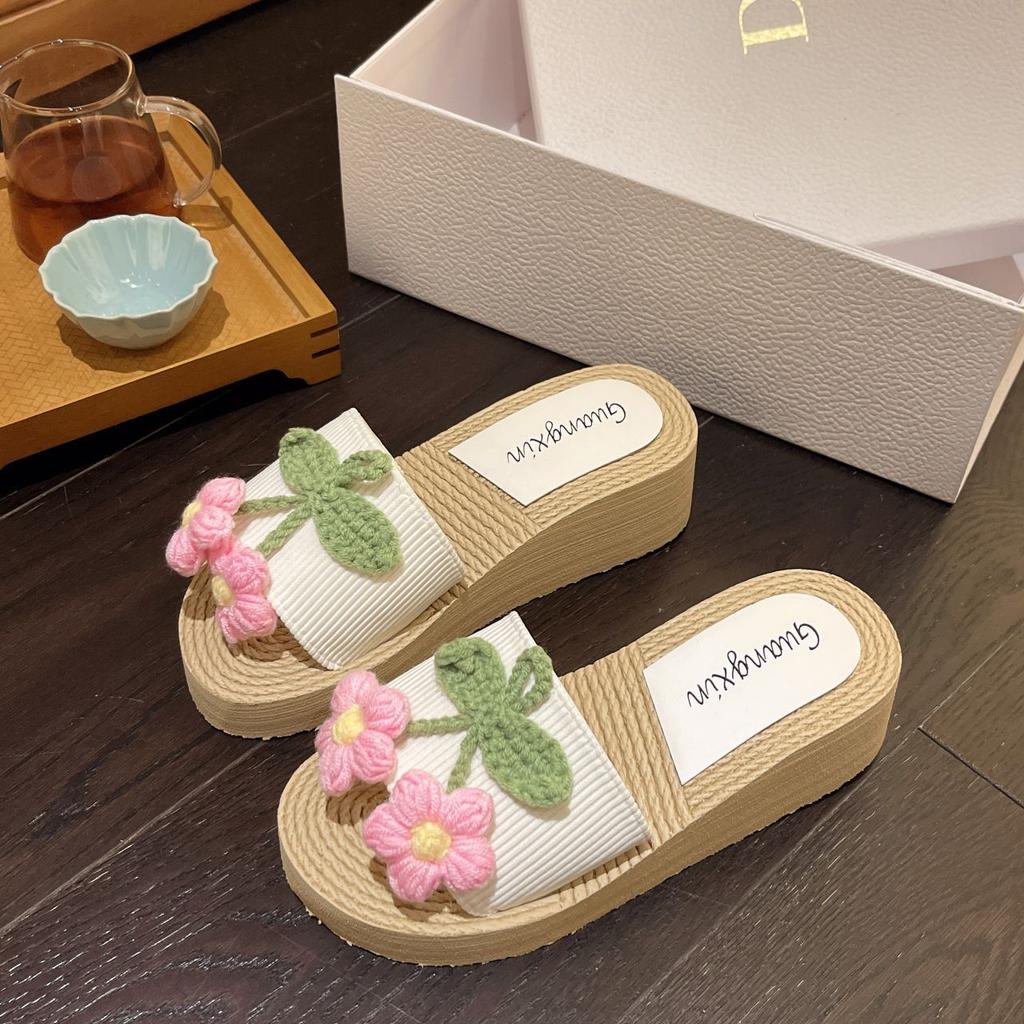 Thick-soled one-word beach shoes for travel wear 2025 summer new comfortable, lightweight and heightening holiday flower slippers