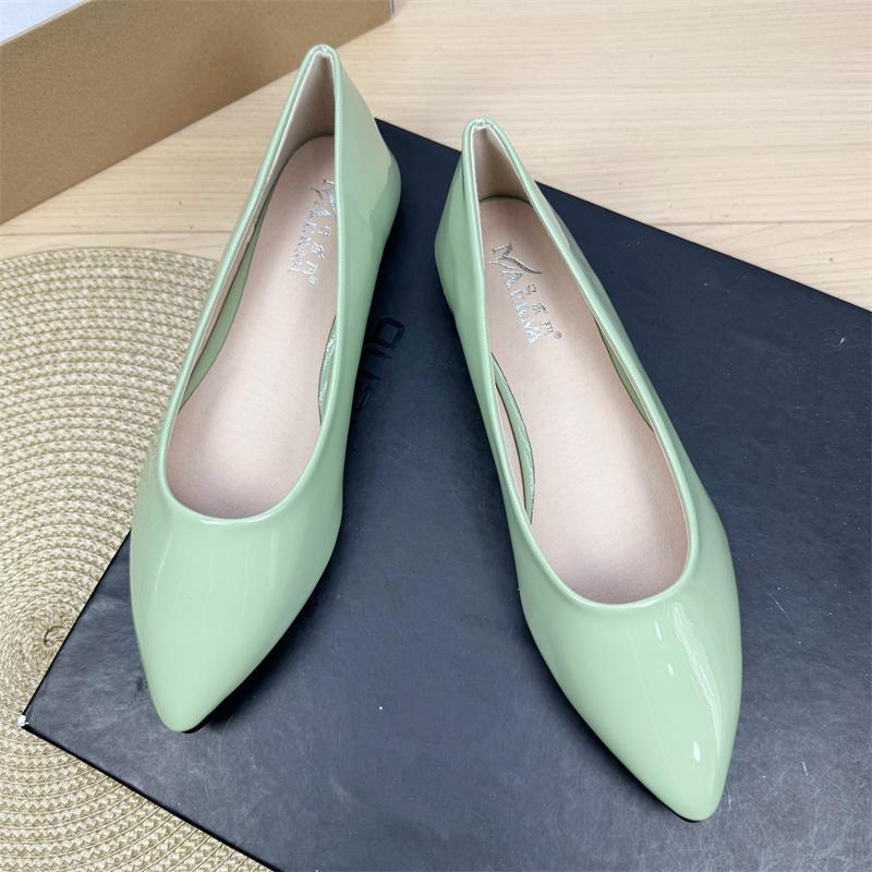 Fashion 2025 New Pointed Toe Women's Flat Shoes Patent Leather Work Boat Shoes Large Size Women Shoes 42 43 Loafers Women Zapatos Mujer