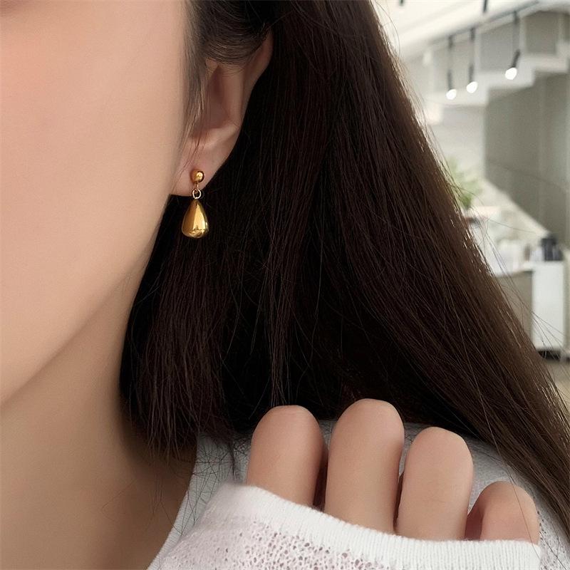 Geometric Water Drop Gold-Plated Titanium Steel Earrings - Minimalist Round Ear Cuffs for Women золотой