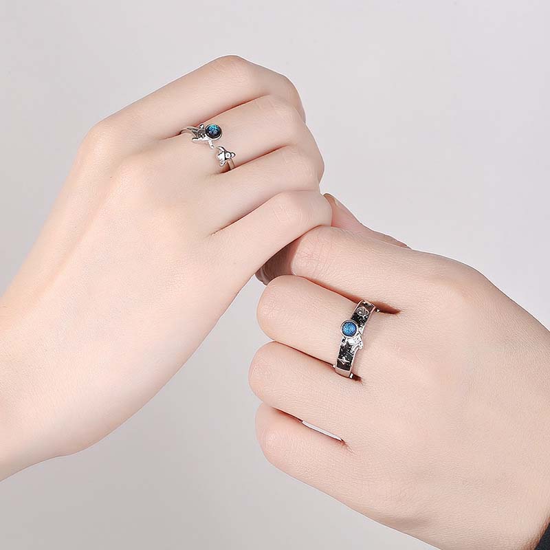 2Pcs Astronaut Planet Couple Rings for Women Men Cute Sliver Color Star Moon Adjustable Finger Rings Romantic Lovers Jewelry