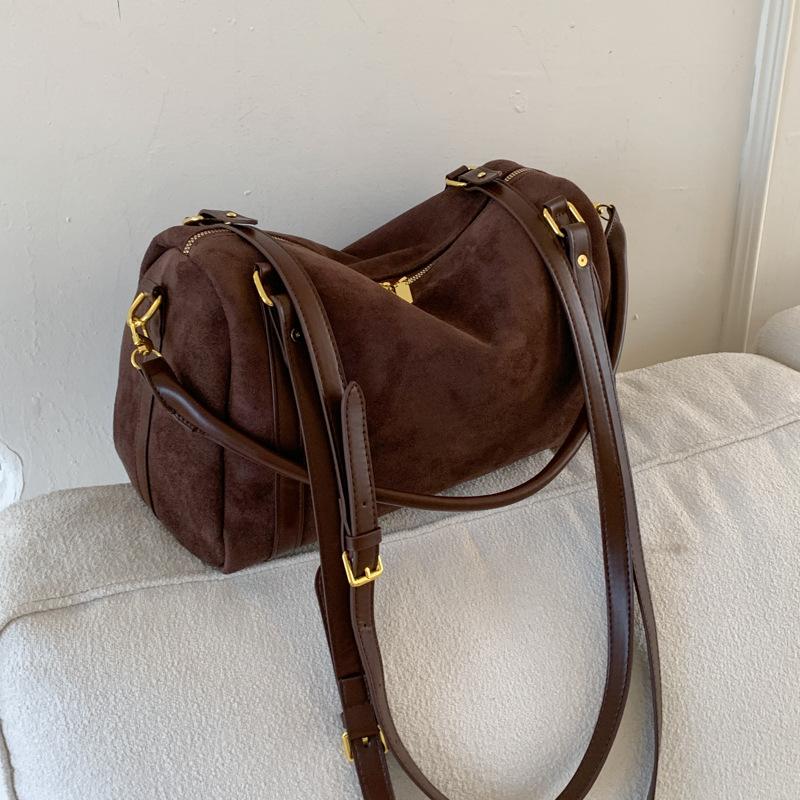 Premium texture bag women's 2025 autumn and winter fashion shoulder messenger bag large capacity niche design portable pillow bag