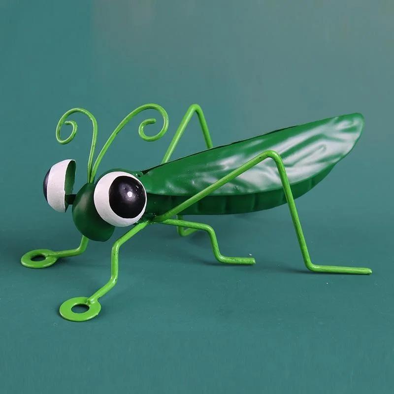 1pc Colorful Cute Garden Art Metal Sculpture Locust Grasshopper Ornament Outdoor Wall Art Garden Statues