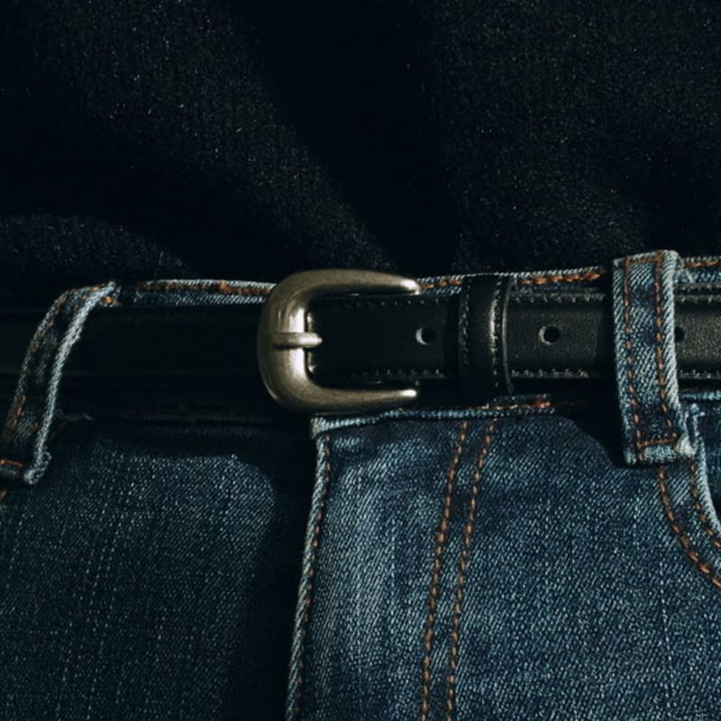 

LOEIL Простой тонкий кожаный ремень - Черный FREE