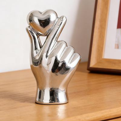 Gesto d'Amore Statua a Mano Singola Ceramica Cuore Mano Scultura Oro Argento Ornamento da Tavolo per Soggiorno Camera da Letto Libreria Decorazione Scrivania