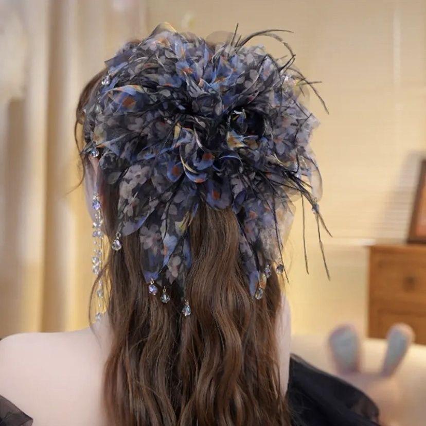 Prinzessin Federblume Krallenclip: Voluminöse, leichte und vielseitige Sommerkopfbedeckung