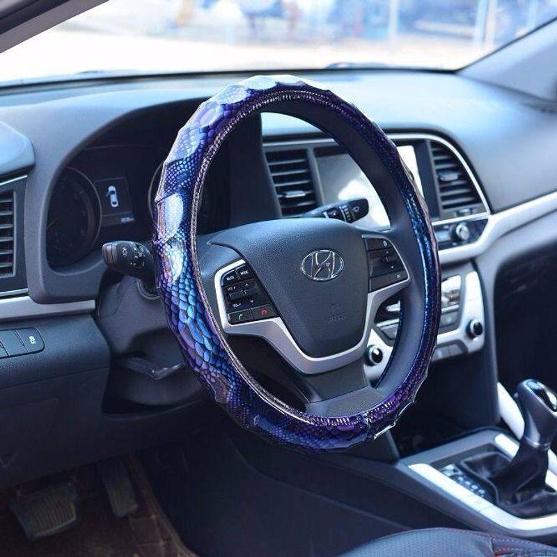 New Snake-Pattern Pu Steering Wheel Cover, Bright Leather Handle Cover for Cars, Universal for All Seasons, Non-Slip Car Steering Wheel Cover
