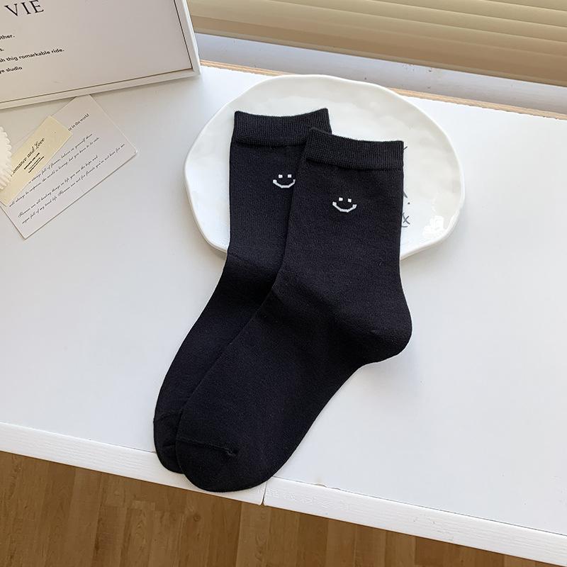 Simple and Trendy Mid-calf Socks for Women with Smiling Faces, Versatile for Autumn, and Boneless Pile Socks