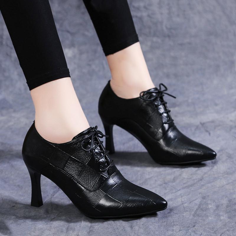 

Women s shoes autumn new deep-mouth single shoes embossed plaid leather shoes pointed fashion British high heels and bare boots 34 чёрный