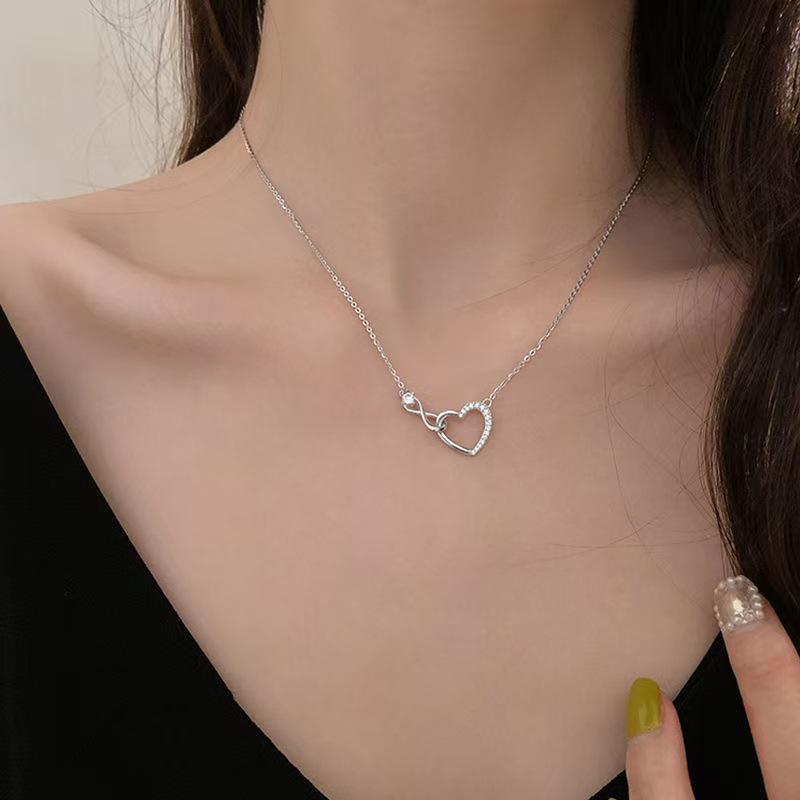 Infinite Love Heart Zirconia Necklace - Women's Heart-shaped Pendant with Clavicle Chain, Niche Design Fashion Accessory
