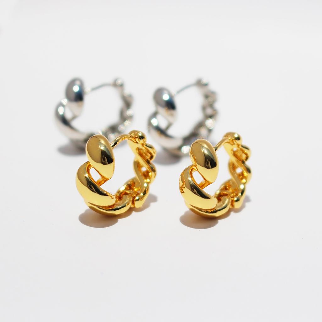 Classic Versatile Spiral Twist Small Ear Buckle Fashionable Personality Versatile Round Earrings Female Commuter 746