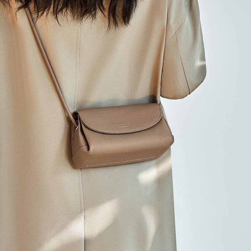2025 New Autumn Winter Genuine Leather Women's Bag Fashion Versatile Small Square Bag Niche Stylish Phone Bag Single Shoulder Women's Bag