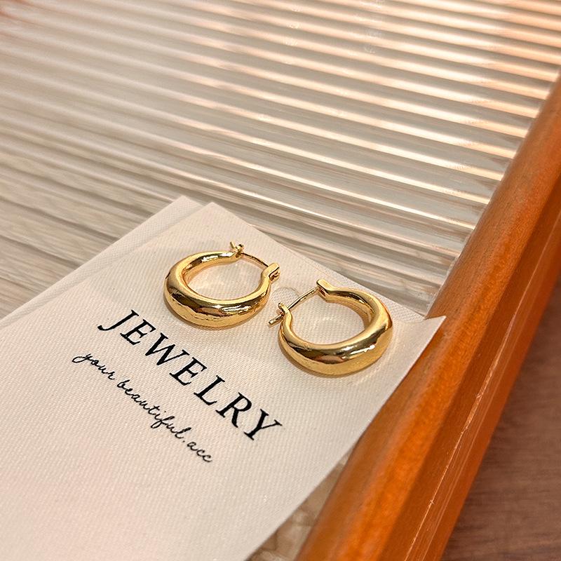 South Korean Elegant Zircon Hoop Earrings - Trendy, Versatile Plain Hoops with Love Design