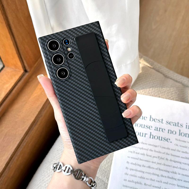 Suitable for Samsung S24ultra Elastic Wristband Mobile Phone Case S24 Carbon Fiber S25ultra Anti Fall S23 Protective Case