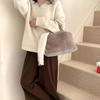 Stilvolle Große Henkeltasche für Damen Weiche Plüsch Pelzige Handtasche Geräumige Pendler Umhängetasche für Reisen Kaffee