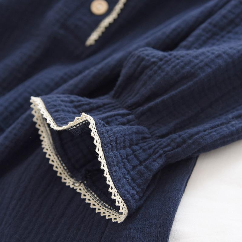 Жетілген әйелдің камераны кискасына жабыстырған видеосы