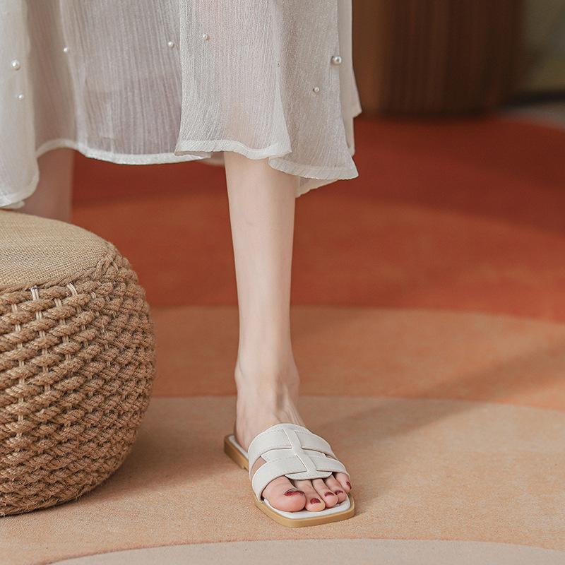 

Flat-bottomed cool slippers women s summer outer wear fashionable and versatile new seaside vacation soft bottom one-word drag 42 чорний