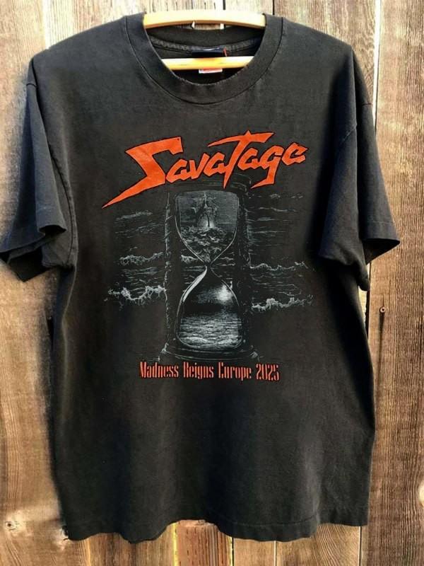 Savatage Madness Begins Europe 2025 футболка с коротким рукавом VK00340 Унисекс Футболка M