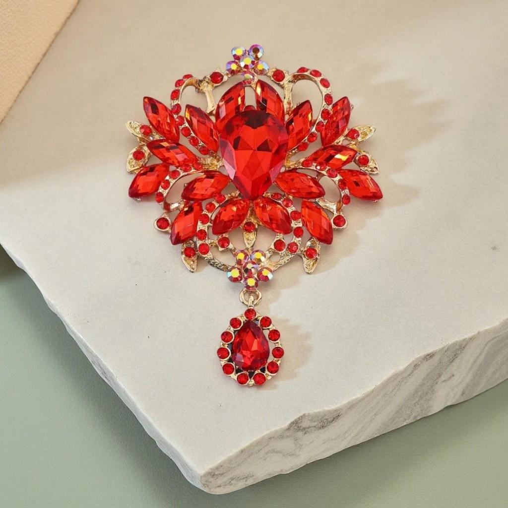 European & American Retro Crystal Brooch: High-End Court Style Pin Fashion Accessories.