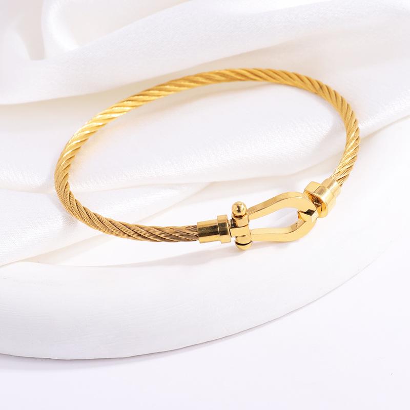 Women Fashion Able Minimalist and Colorfast Bracelet Golden Magnetic Thread Horseshoe Bracelet Titanium Steel Bracelet